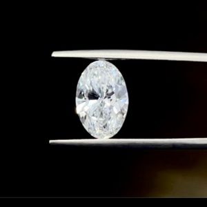 2.51 Ct loose oval diamond F VS2